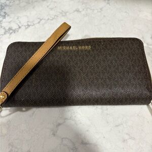 Michael Kors logo wristlet wallet